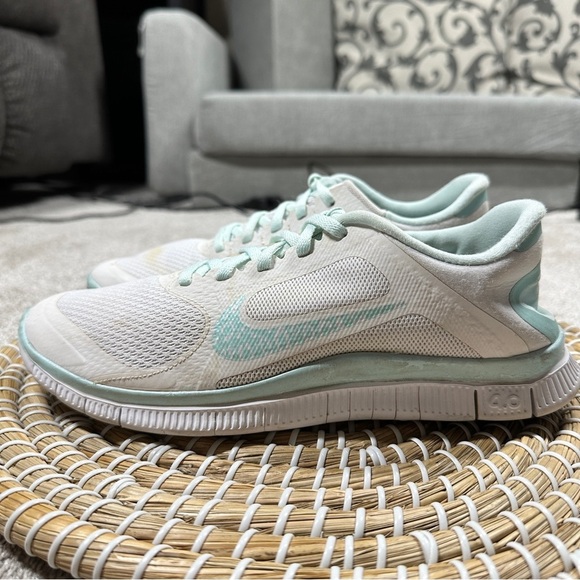 Nike Women’s Free 4.0 V3 Running Shoes Sneakers in White Light Aqua Size 8 - Picture 2 of 16